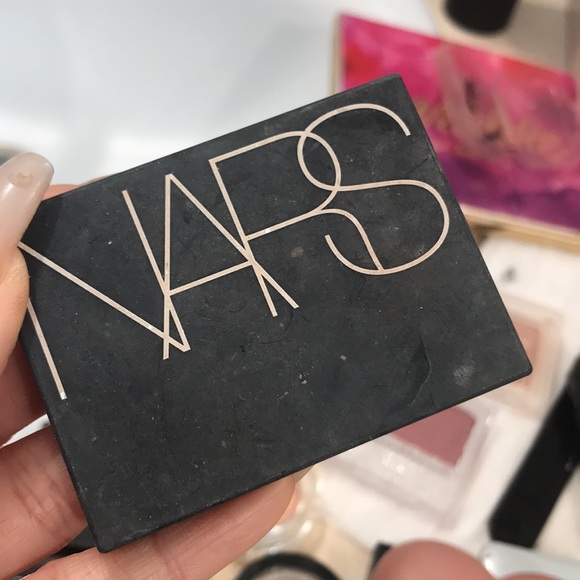 Eyeshadows - Picture 2 of 3